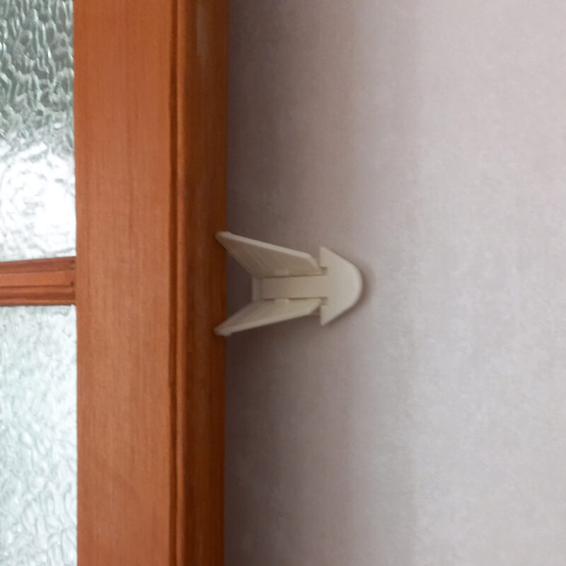 childproof-sliding-door-stopper-locked-position-b