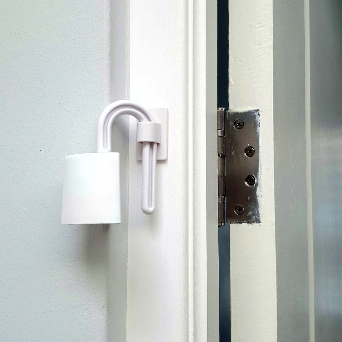 door-hinge-gap-protector-not-in-use
