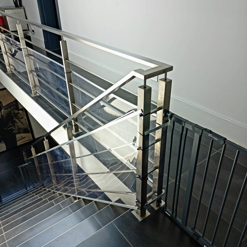 childproof-pvc-sheeting-for-banister-railing