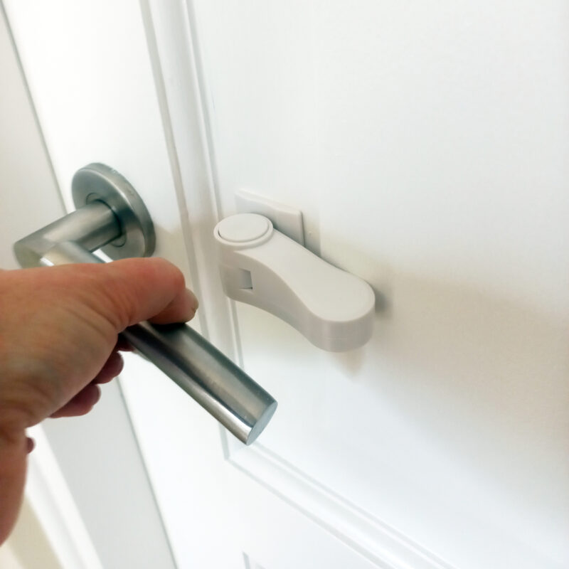 baby-proof-door-lever-lock-deactivated