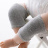 baby-knee-crawling-socks-light-grey