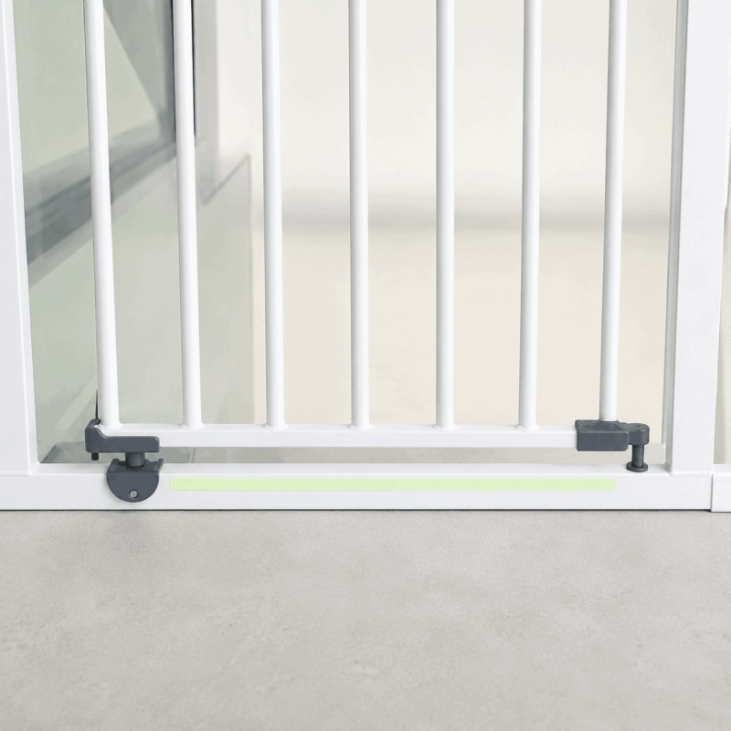 pressure-mounted-baby-gate-bottom-bar-solution-for-tripping-hazard