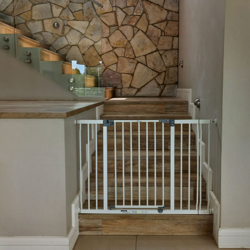 dreambaby-extra-wide-hallway-gate-plus-9cm