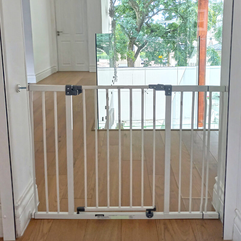 dreambaby-extra-wide-hallway-gate-plus-9cm-gate-extension