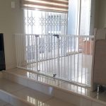 dreambaby-xtra-wide-hallway-gate-plus-2x45cm-gate-extensions