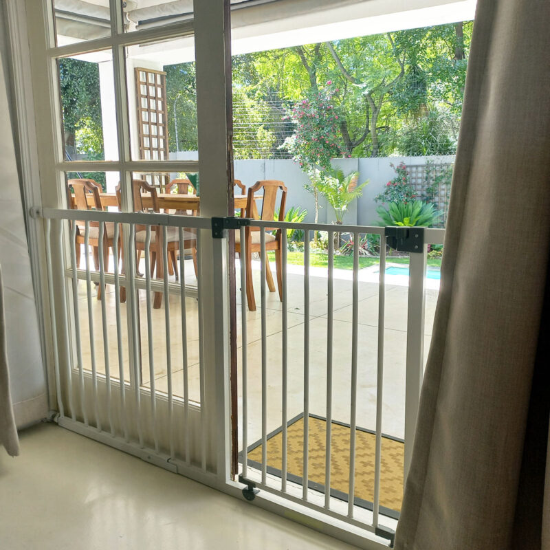 dreambaby-xtra-wide-hallway-gate-plus-54cm-extension