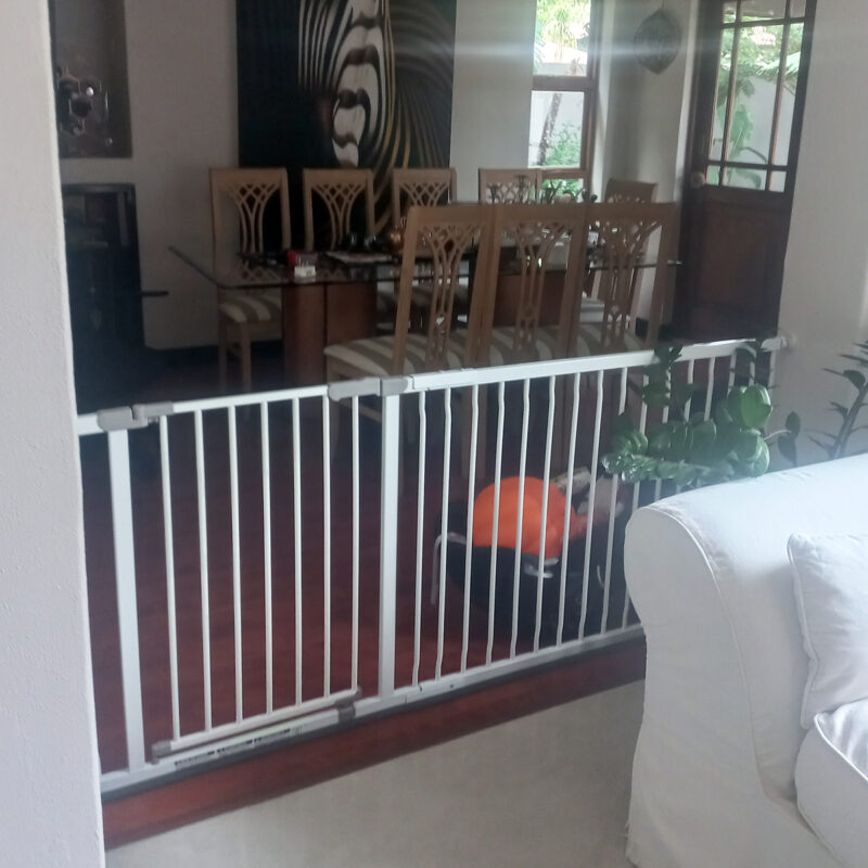 standard-size-baby-safety-gate-with-1m-extension