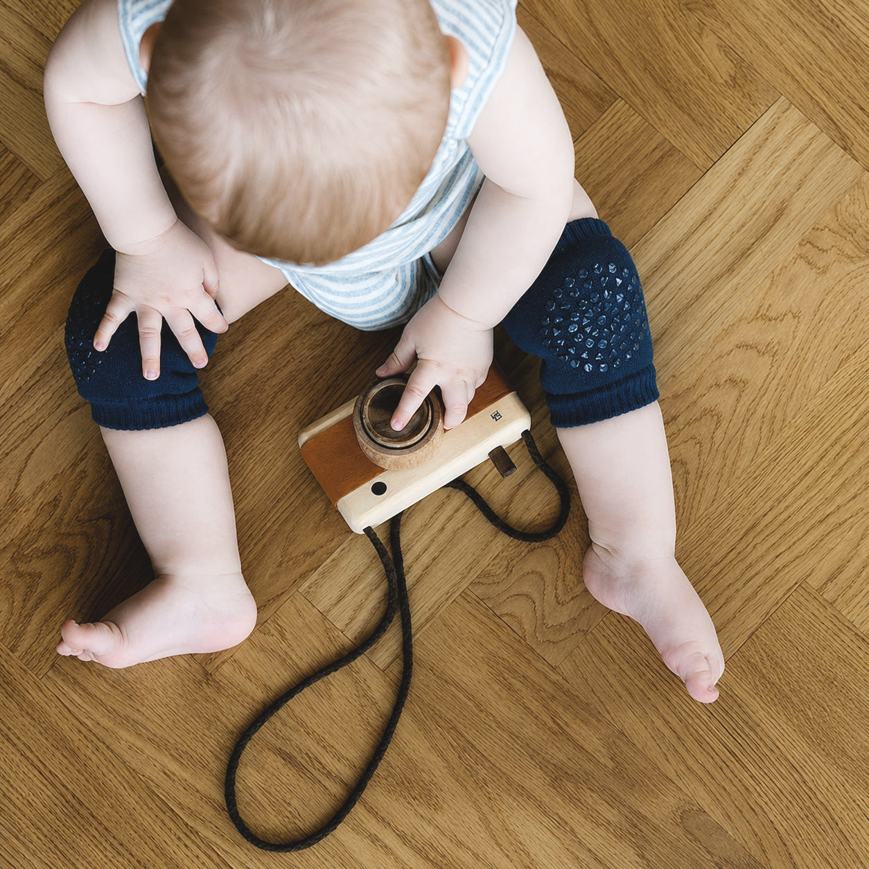 baby-crawling-knee-socks-sa