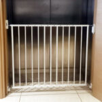 dreambaby-baby-gate-harware-mounted-with-no-base-bar
