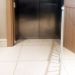dreambaby-baby-gate-harware-mounted-with-no-base-bar-open