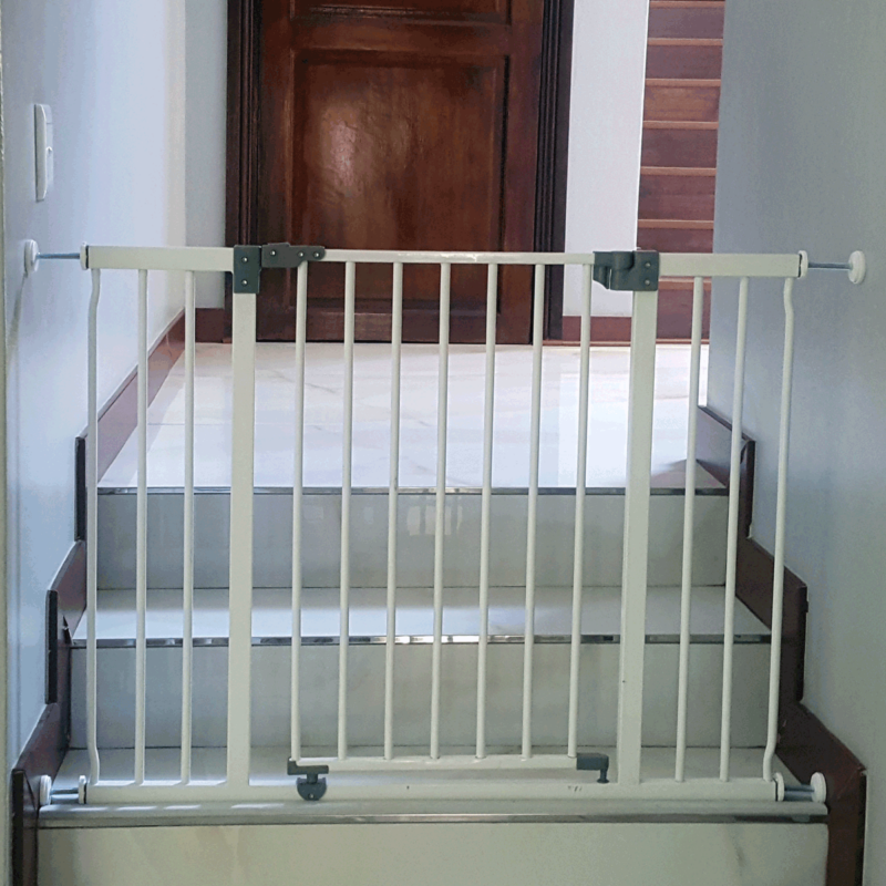 Dreambaby Broadway 3-in X 48-in Pressure/Hardware Mounted White Metal Safety Gate