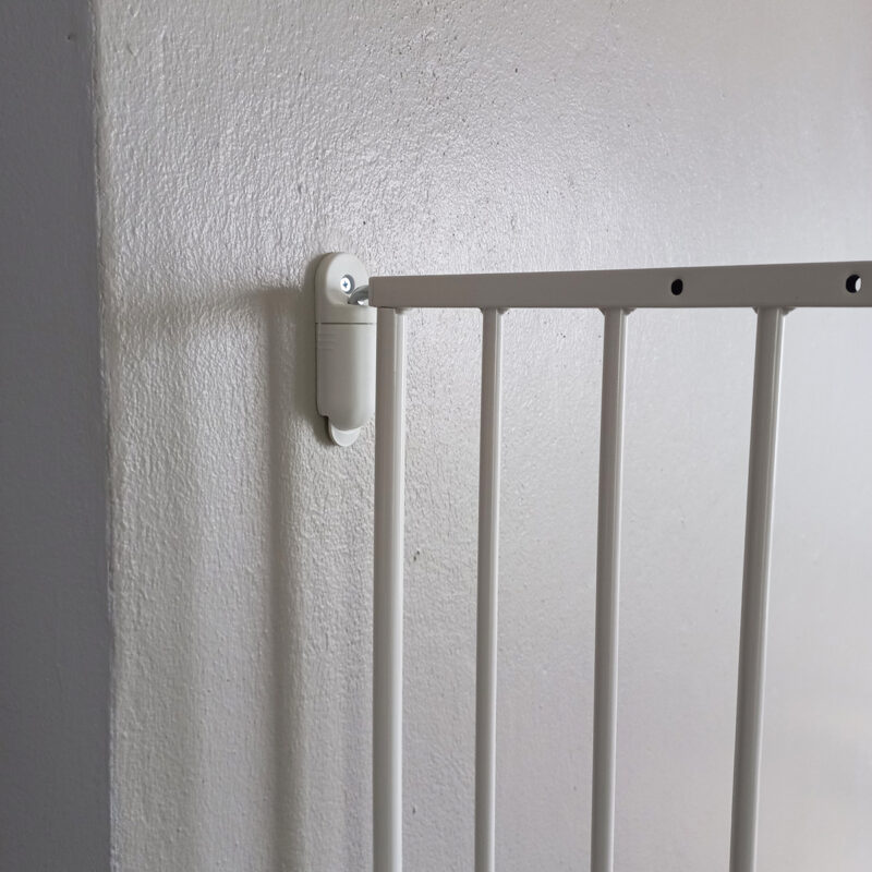 arizona-baby-gate-mounted-to-wall-top