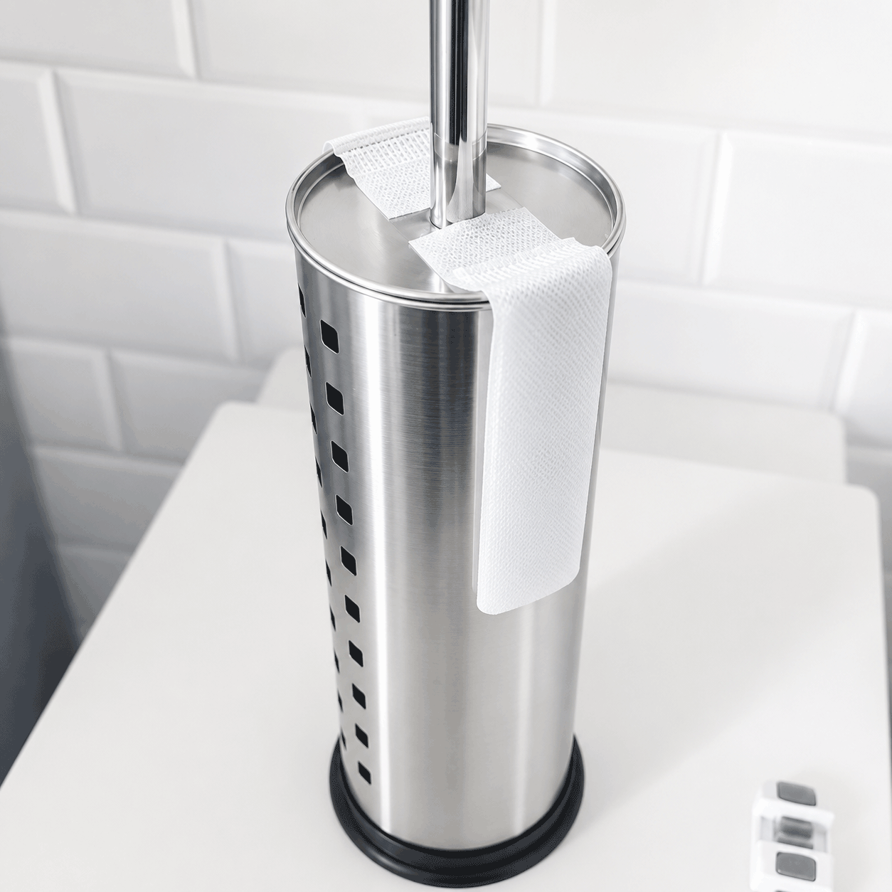 childproof-toilet-brush-velcro-latch