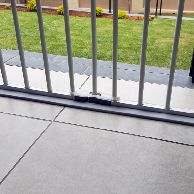 extra-wide-baby-gate-with-pole-adaptors