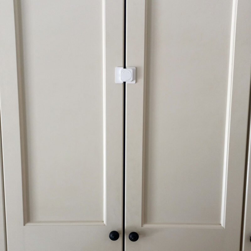 baby-proof-double-door-cabinet-latch