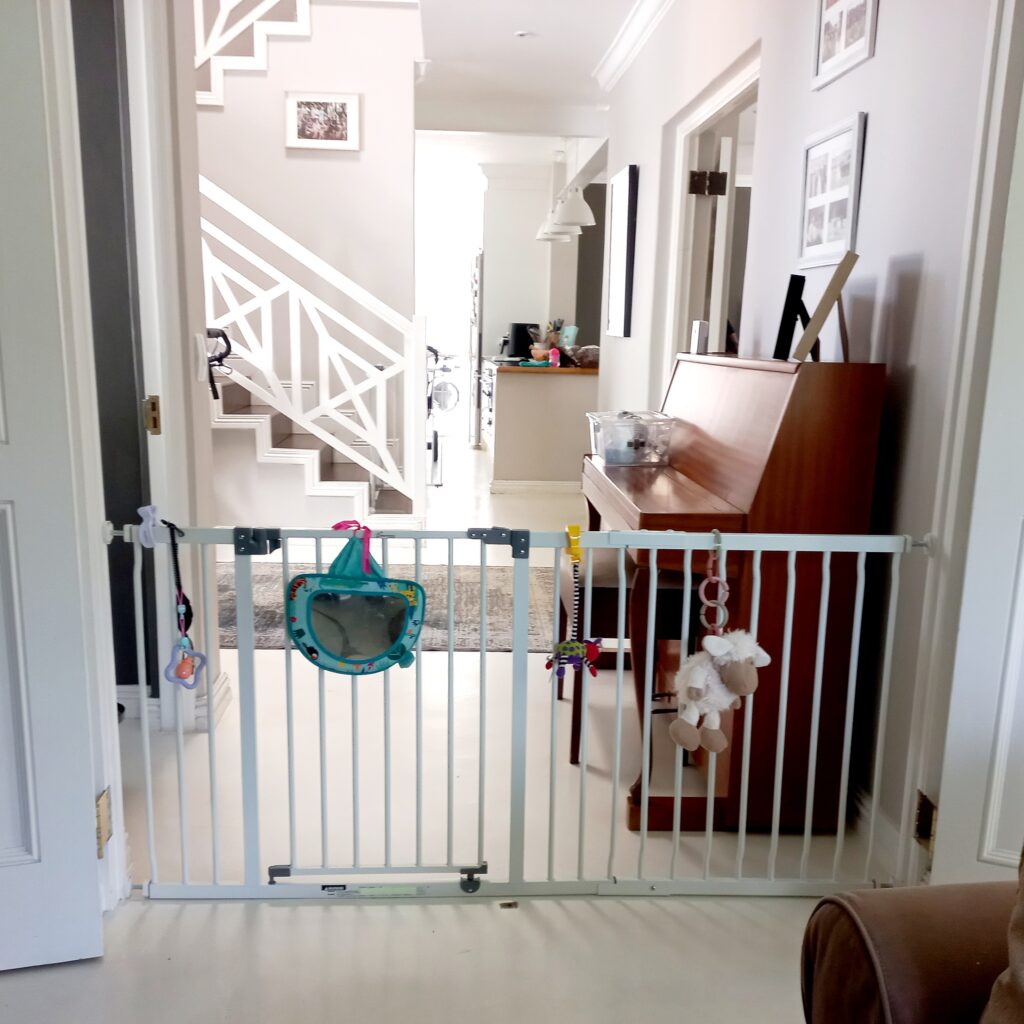 How to extend your Xtra Wide Hallway Gate using a 54cm Extension