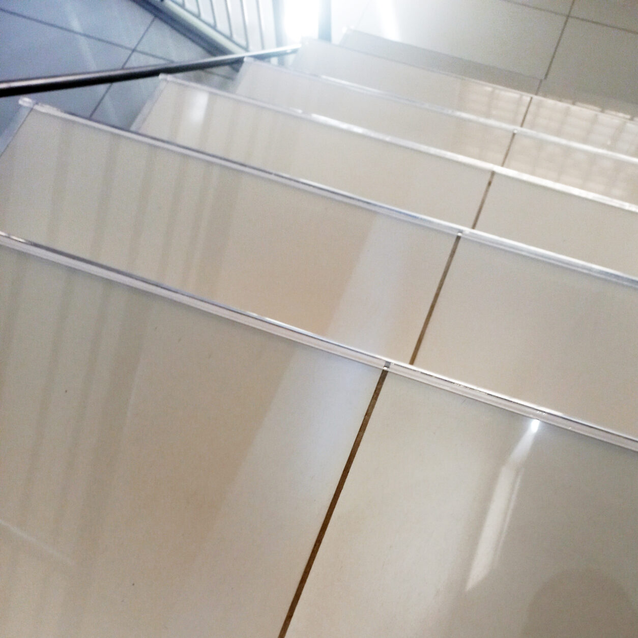 childproof-guard-for-tiled-steps