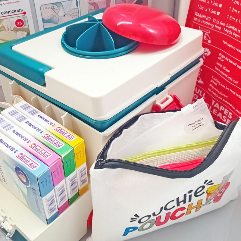 first-aid-kit-with-compartments