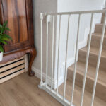 discovery-6-panel-playpen-barrier-gate-showing-mounting-brackets