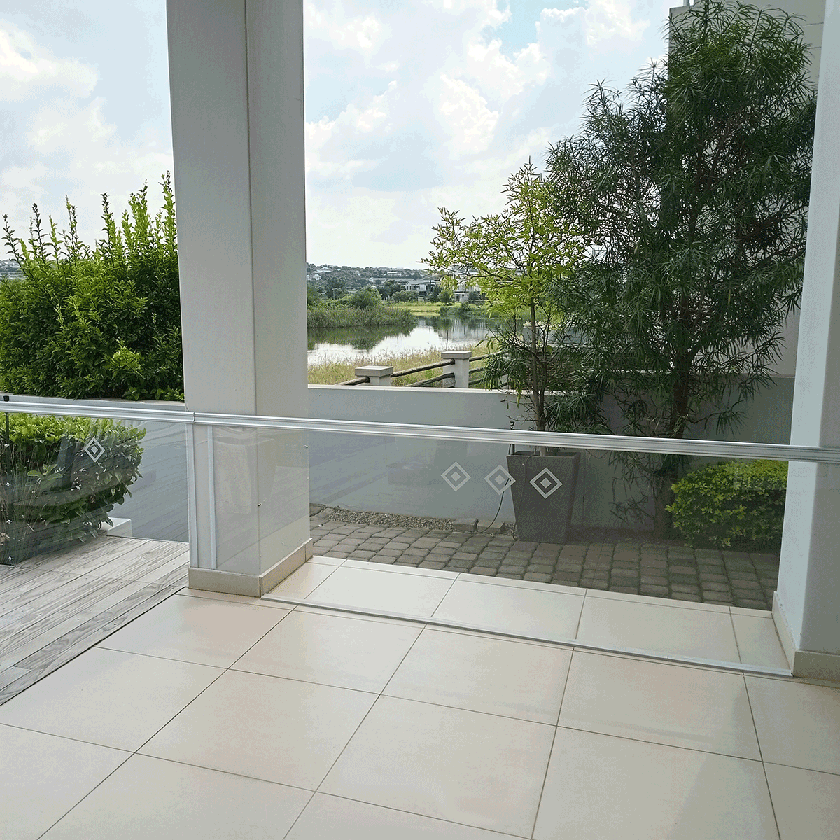 childproof-barrier-for-patio-using-clear-polycarbonate