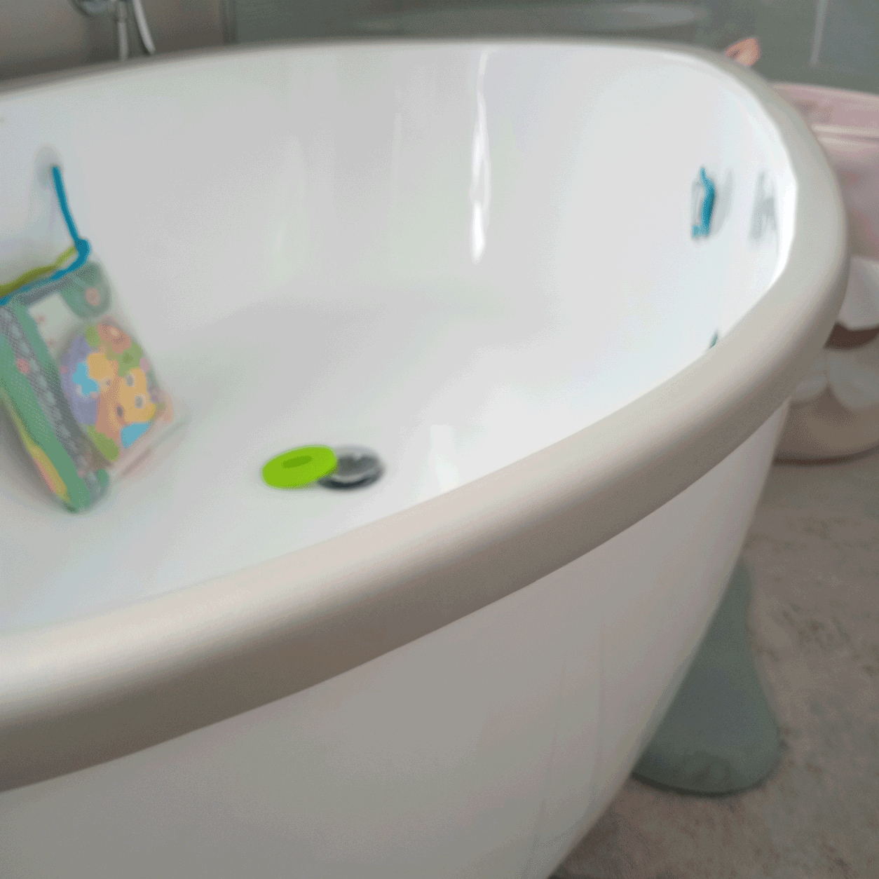 childproof-foam-edge-protector-for-bath-edge-color-light-grey