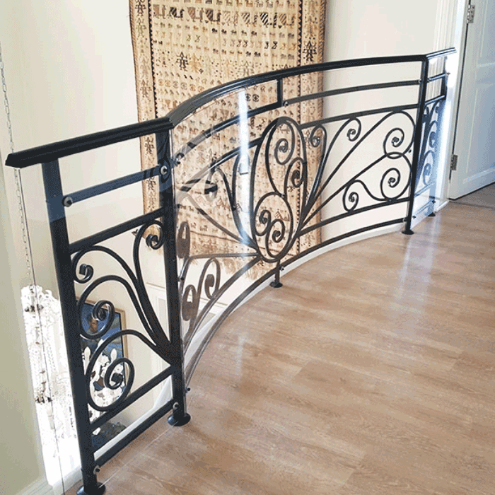 childproofing-curved-balustrades-with-clear-polycarbonate-panel