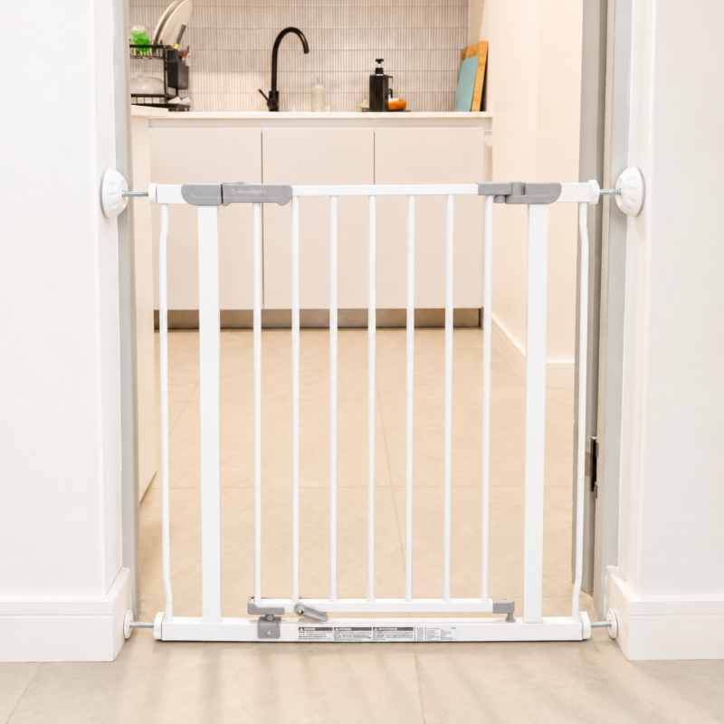 dream-baby-ava-standard-doorway-gate-with-skirting-adapters