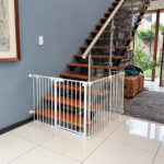 childproof-l-shaped-baby-gate-4-panels-bottom-of-stairway