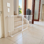 childproof-l-shaped-baby-gate-5-panels-bottom-of-stairway-mounted-to-wall