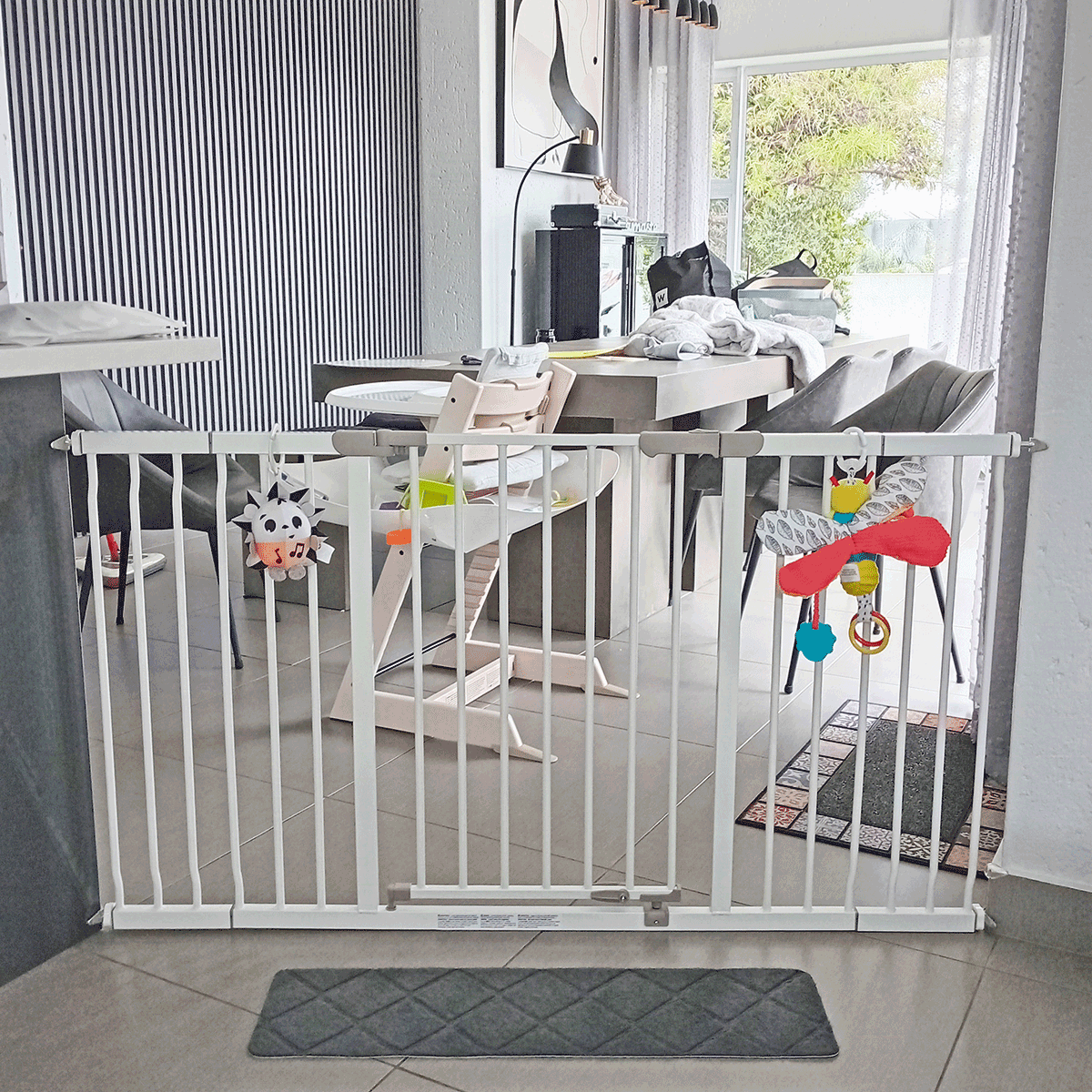 dreambaby-ava-extra-wide-gate-with-extensions dreambaby-ava-extra-wide-gate-with-extensions