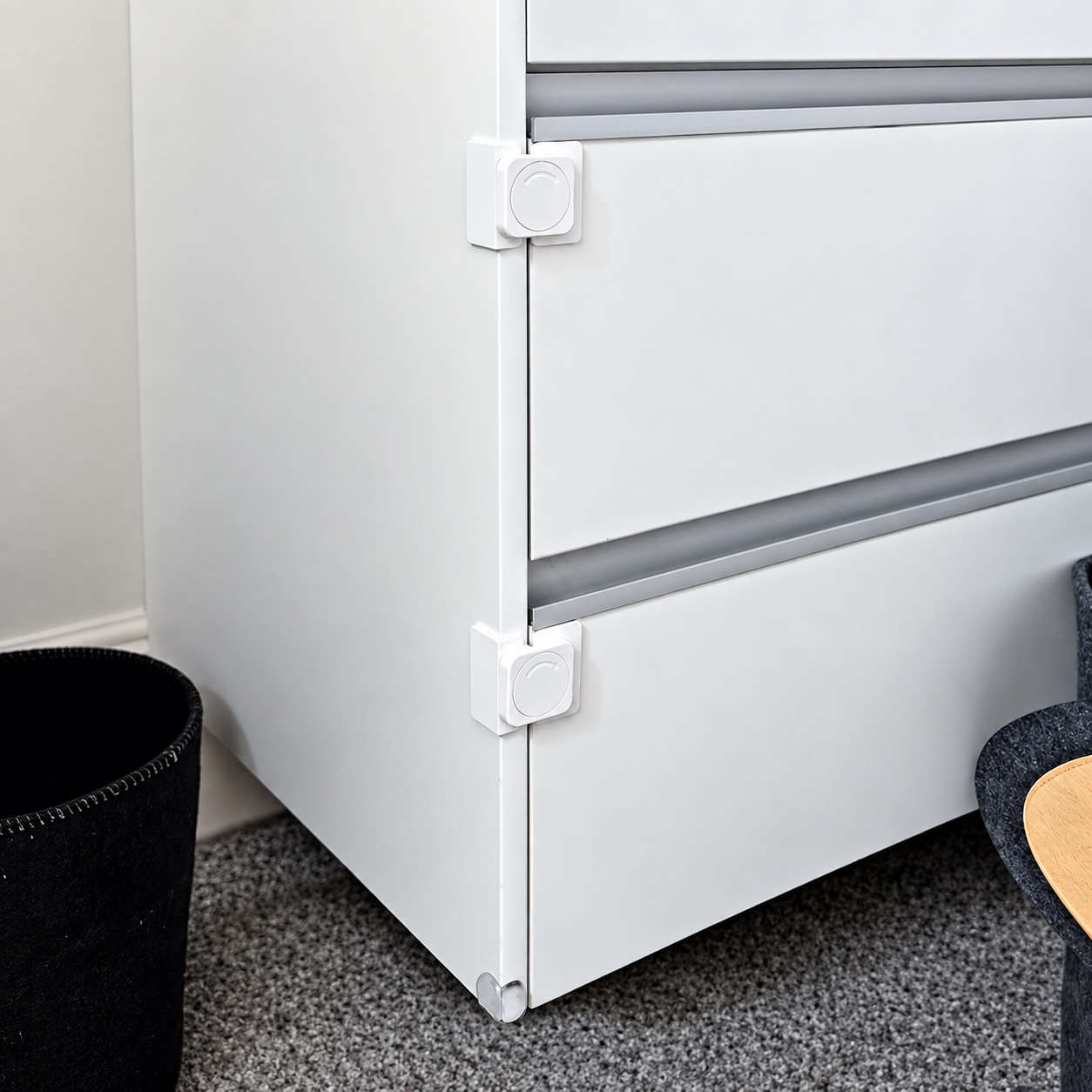 baby-proof-kitchen-drawer-lock