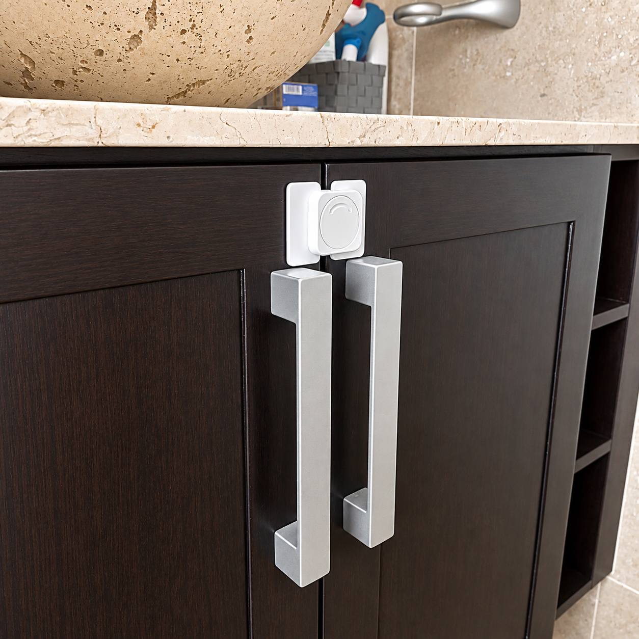 childproof-kitchen-cupboard-lock