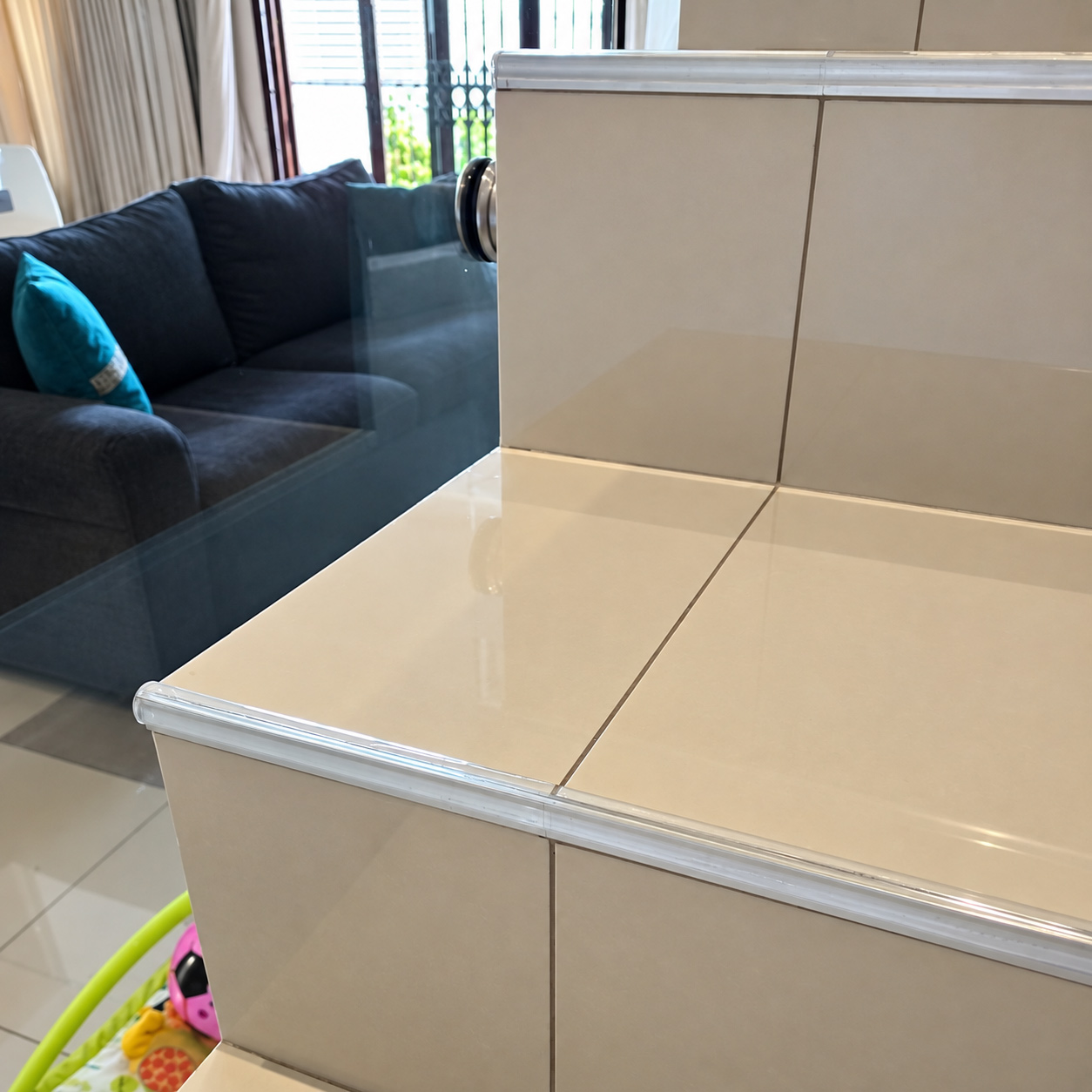 childproof-transparent-edge-guard-for-tiled-steps